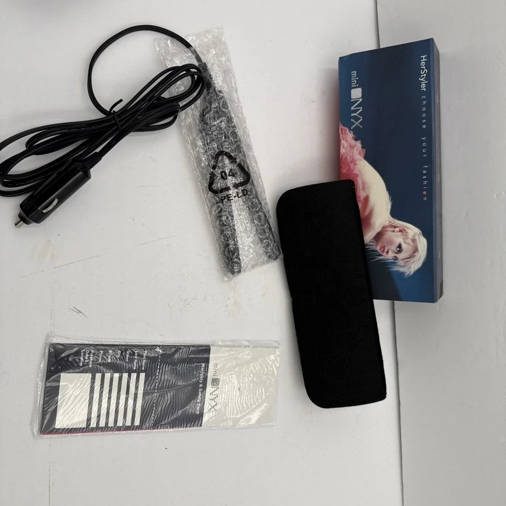 Mini NYX Herstyler Hair Straightener, Mini Flat Iron For Car On The Go New